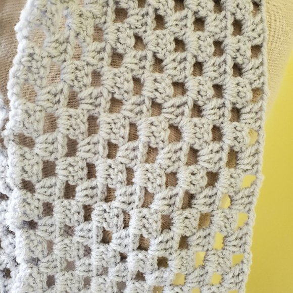 Crochet Gray Fringe Scarf/New - Picture 5 of 6